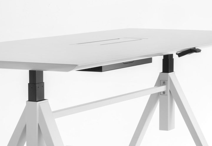 Arki Table Adjustable Office Desk, Pedrali