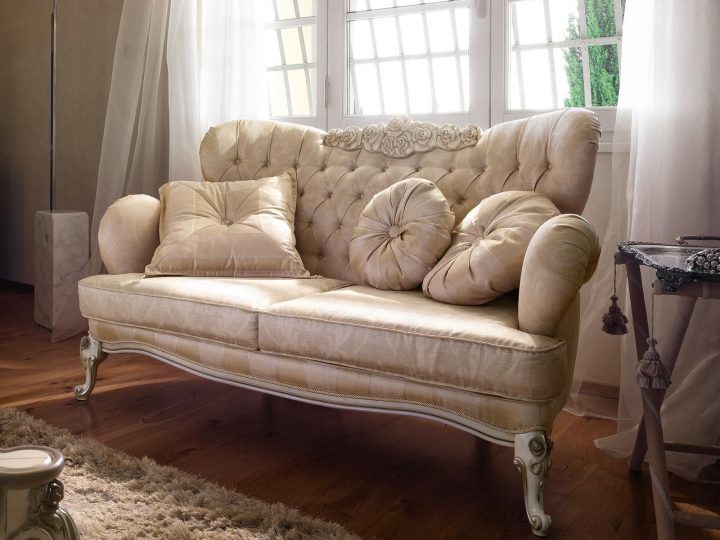 Capri Sofa, Volpi