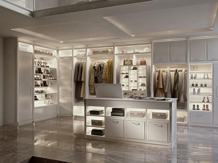 Essenza Walk In Closet, Martini Interiors