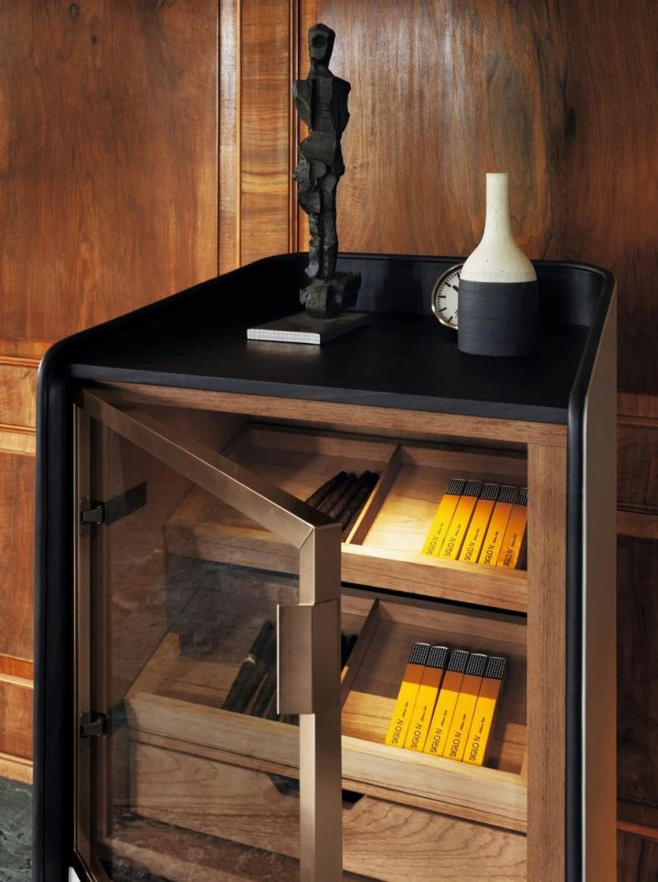Gentleman Display Cabinet, Flou