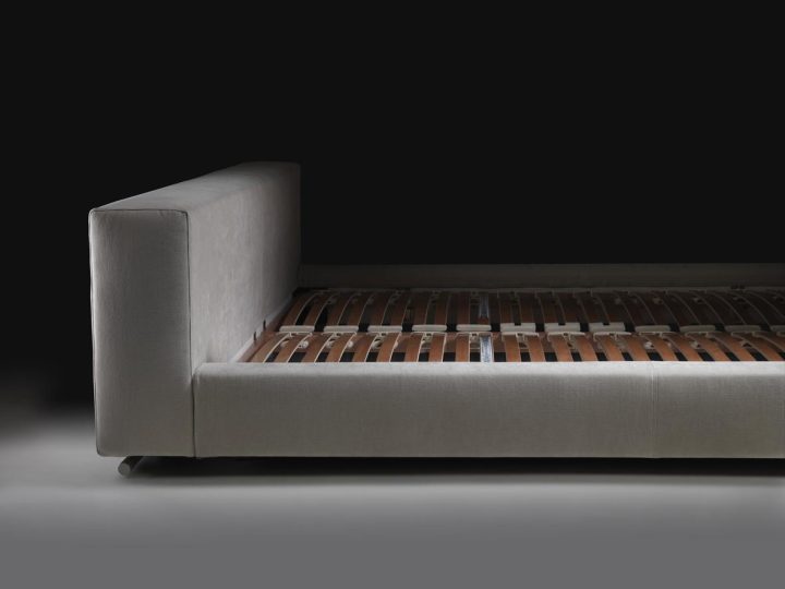 Groundpiece Bed, Flexform