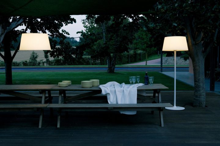 Plis Outdoor Floor Lamp, Vibia