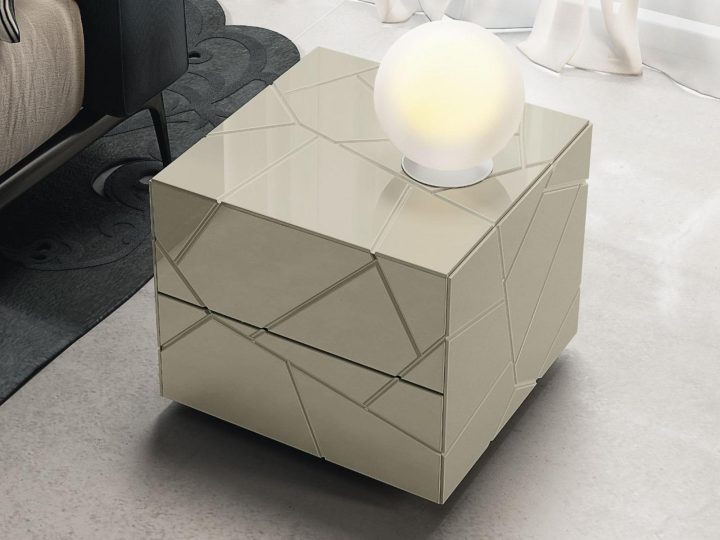 Segno Bedside Table, Riflessi