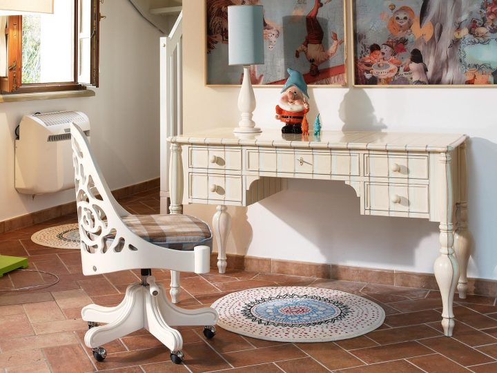 Violetta Kids Table And Chair, Volpi