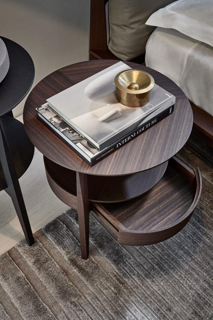 When Bedside Table, Molteni