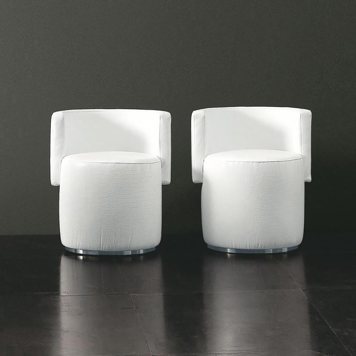 Love Seat pouf by Rugiano