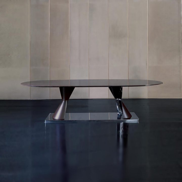 Rea table by Rugiano