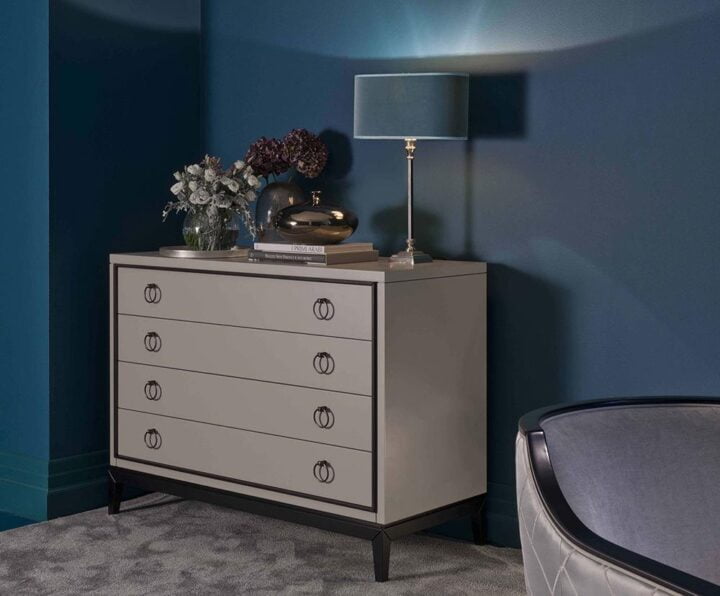 Asmara - rectangular lacquered chest of drawers | Galimberti Nino