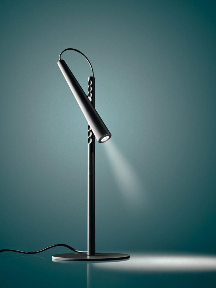 Magneto - metal floor lamp | Foscarini