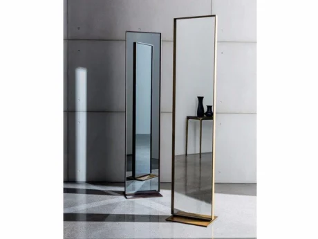 Visual Free Standing