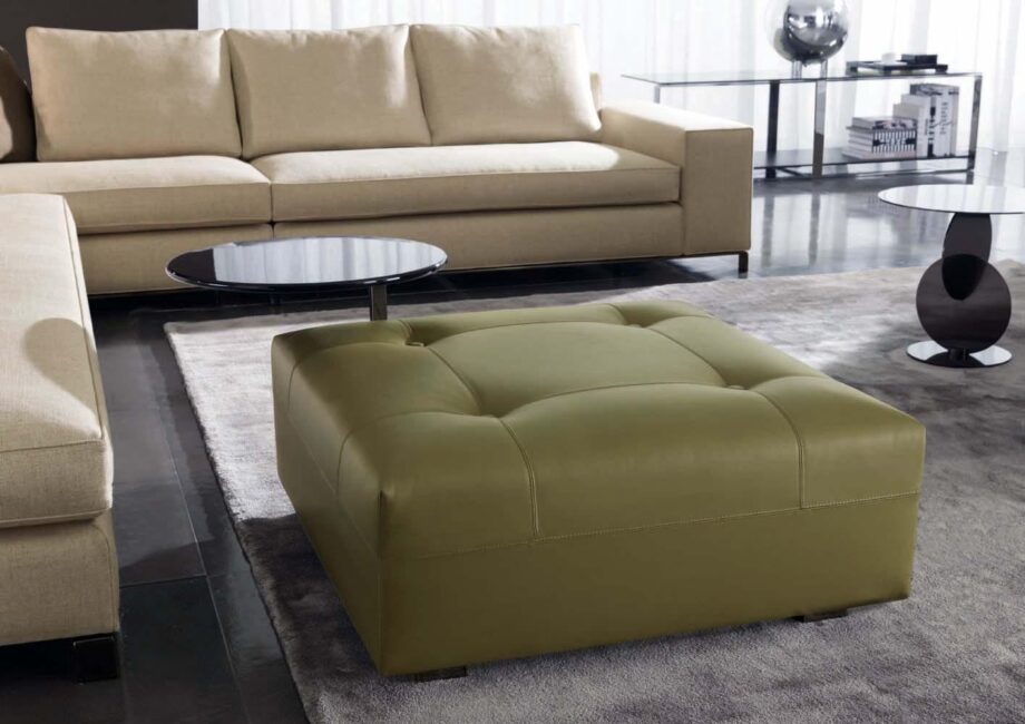 Ottoman Wearing Pouf Minotti