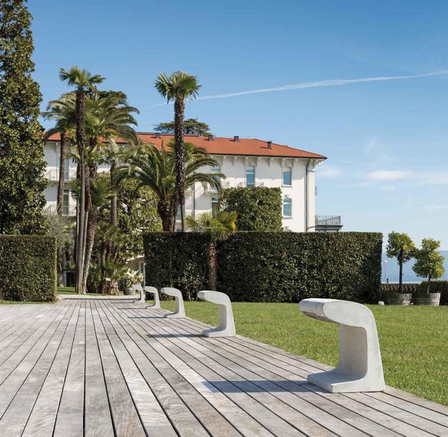 Borne Béton Grande Outdoor Floor Lamp Nemo