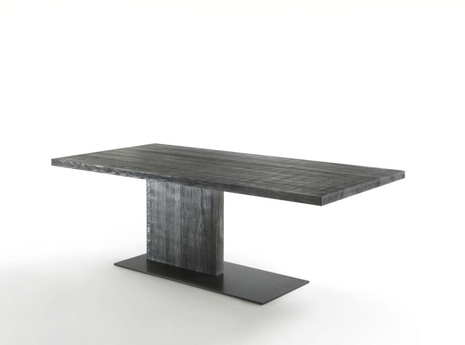 Liam Table Riva 1920