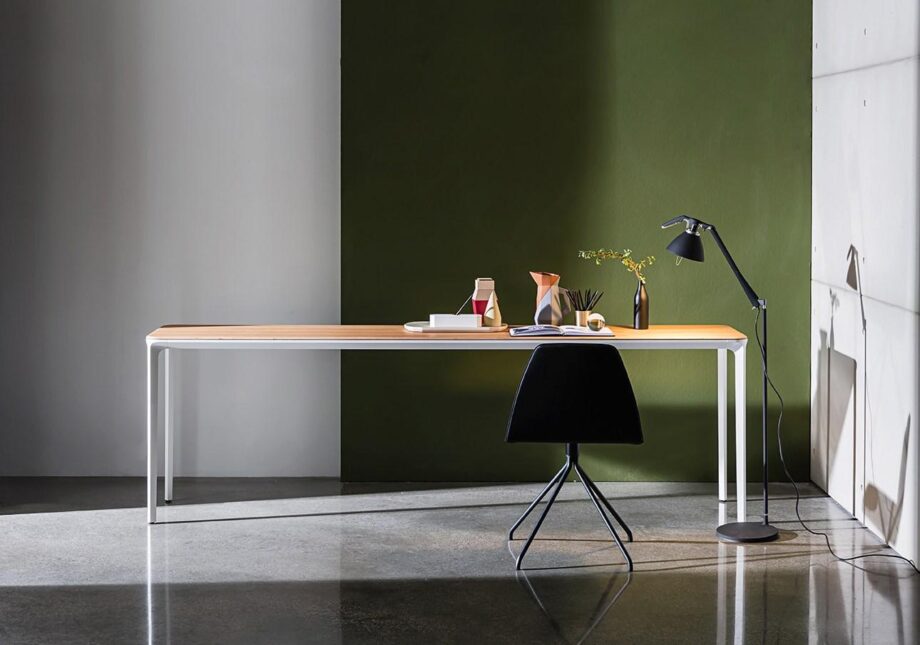 Slim 4 Legs Console Sovet