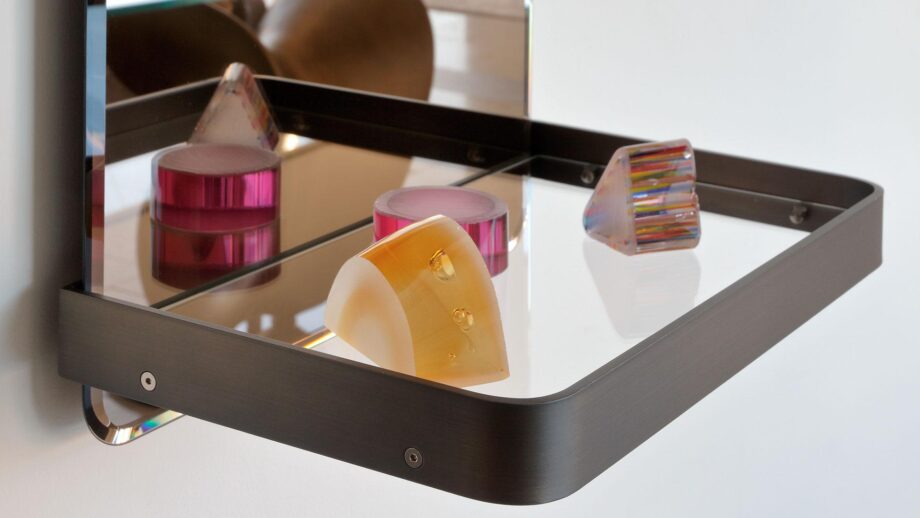 Shelf Mirror Reflex