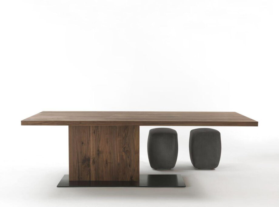 Liam Table Riva 1920