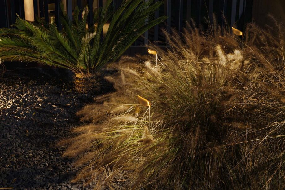 Zoe Outdoor Floor Lamp Olev