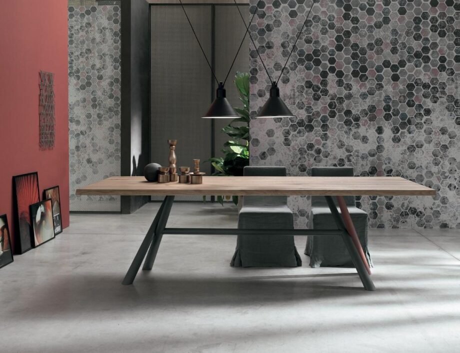 Tudor Table Tomasella