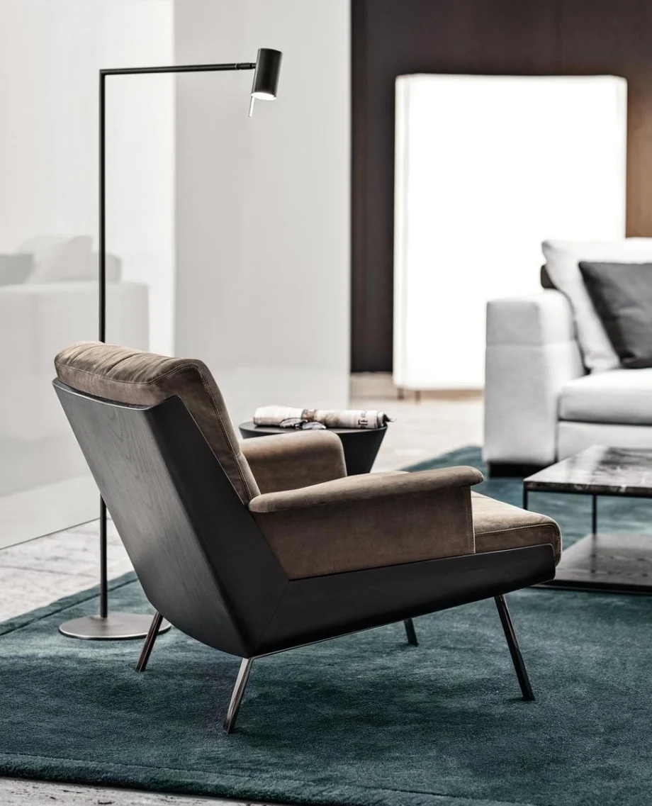 Daiki armchair by Minotti shop online • VIZZZIO