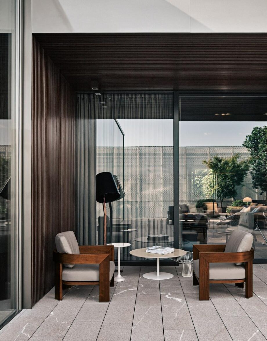 Warhol Iroko Outdoor Outdoor Armchair Minotti