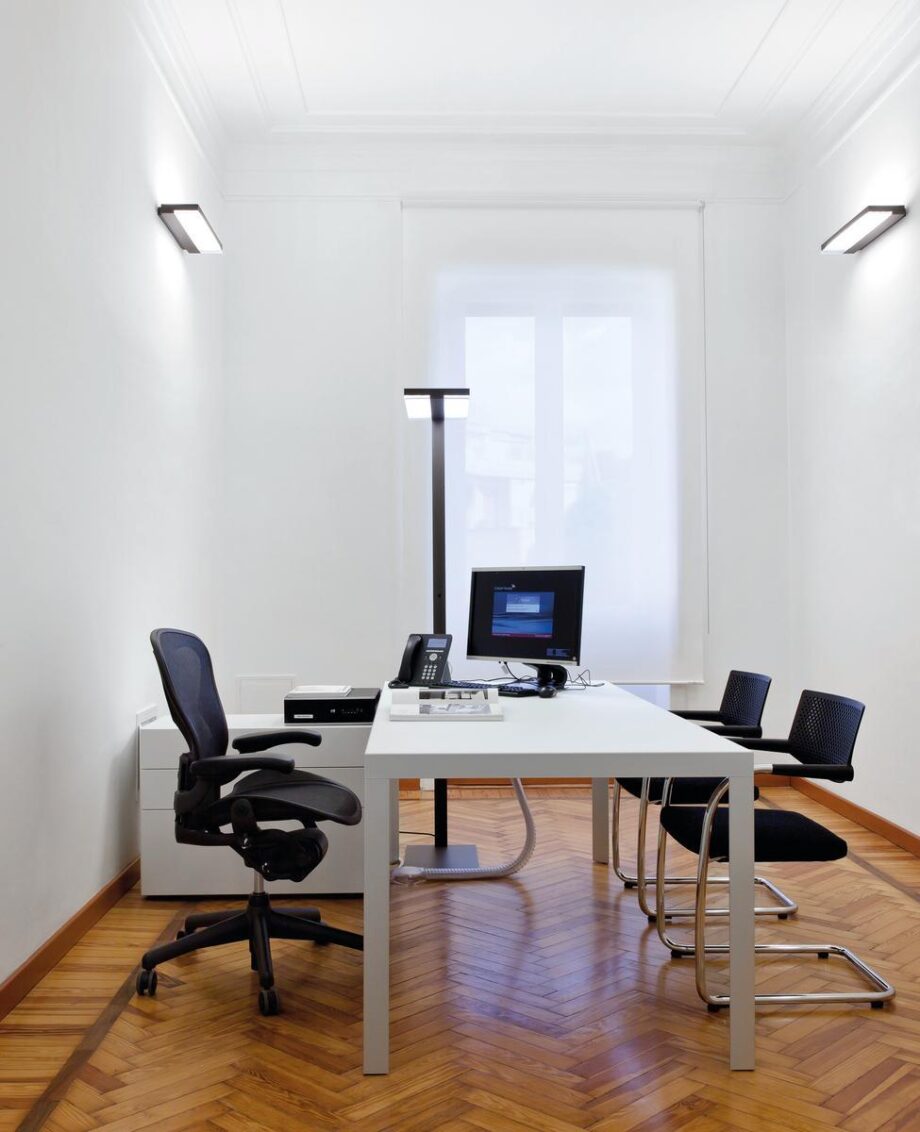 Chocolate Floor Lamp Artemide
