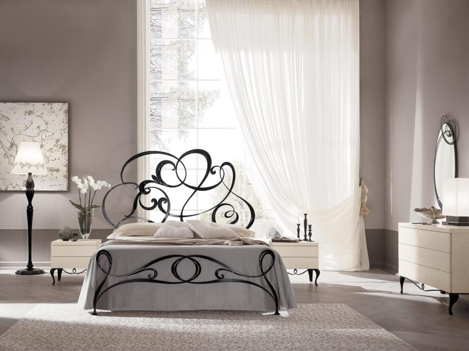 Ghirigori Bedside Table Cantori