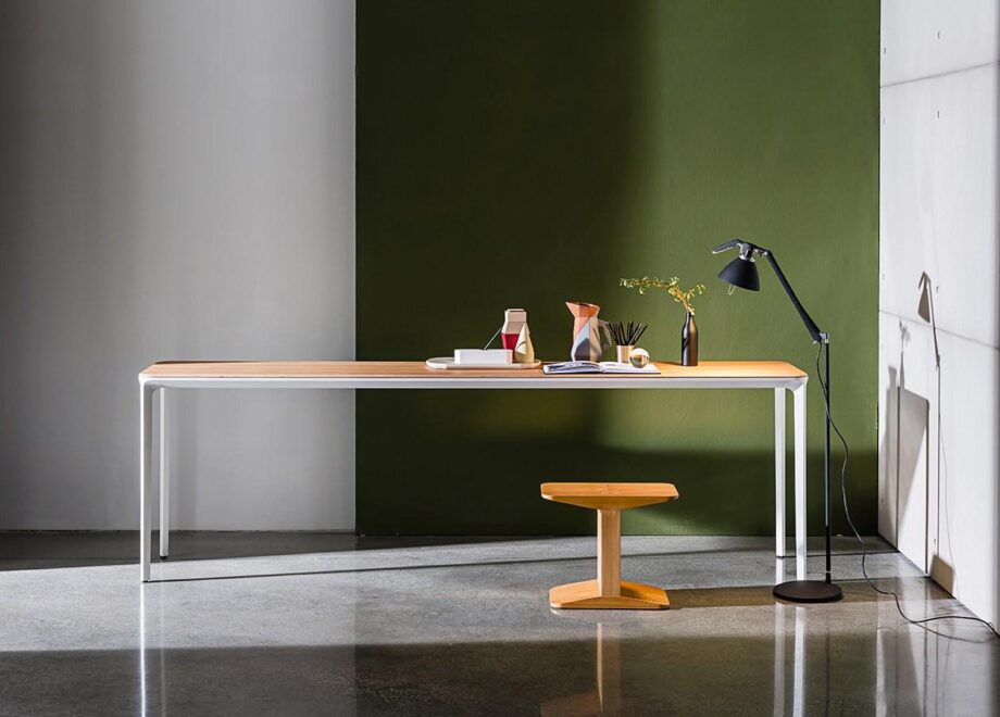 Slim 4 Legs Console Sovet