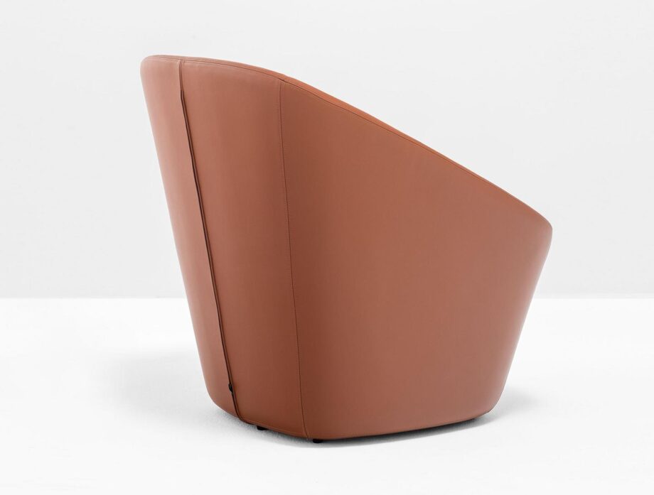 Log 366 Armchair Pedrali