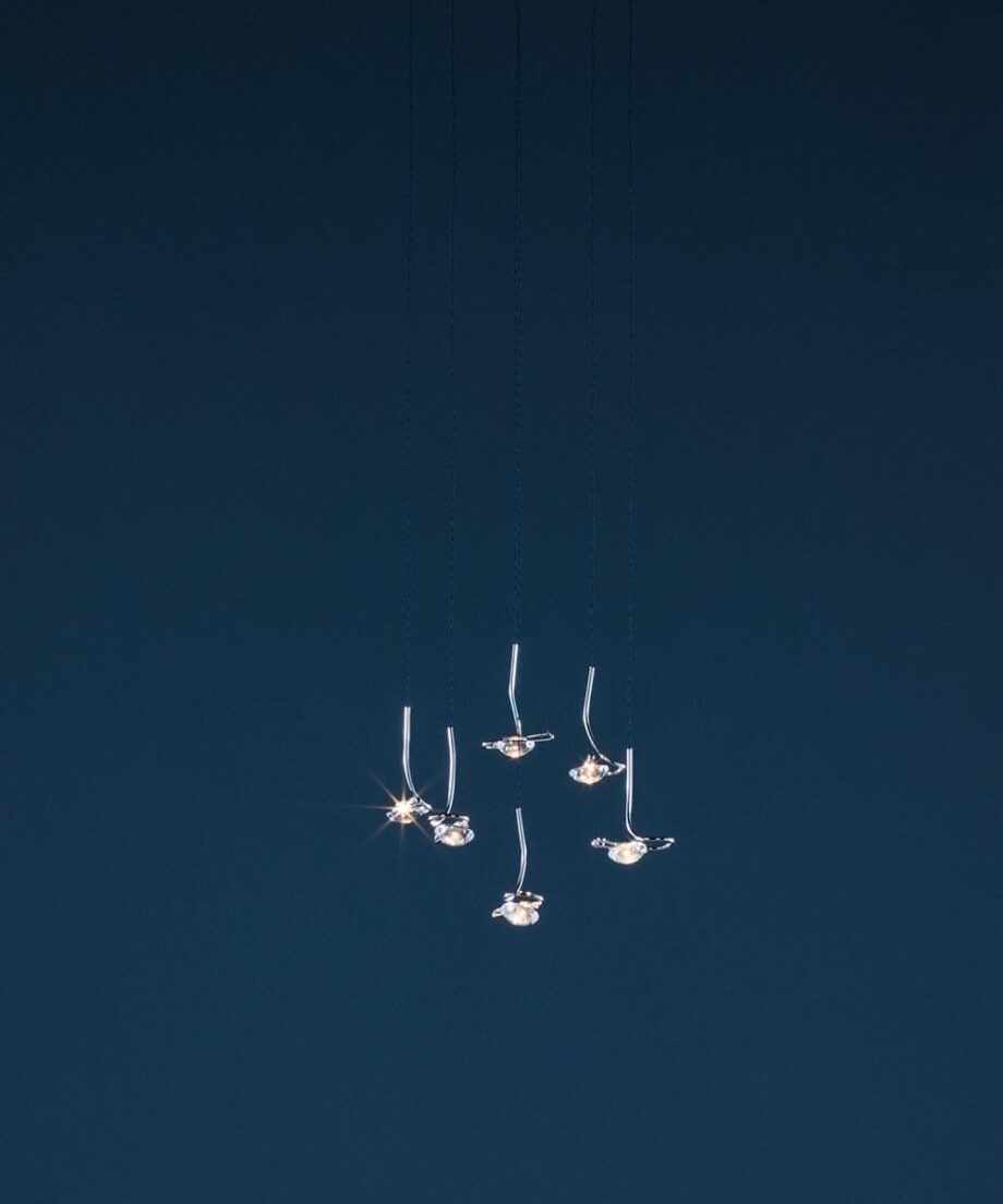 Jackie O Chandelier 6 / 9 / 12 pendant lamp | Catellani & Smith. Stylish pendant lamp with unique design, dimmable LED light source, and innovative thin blue fabric cable.