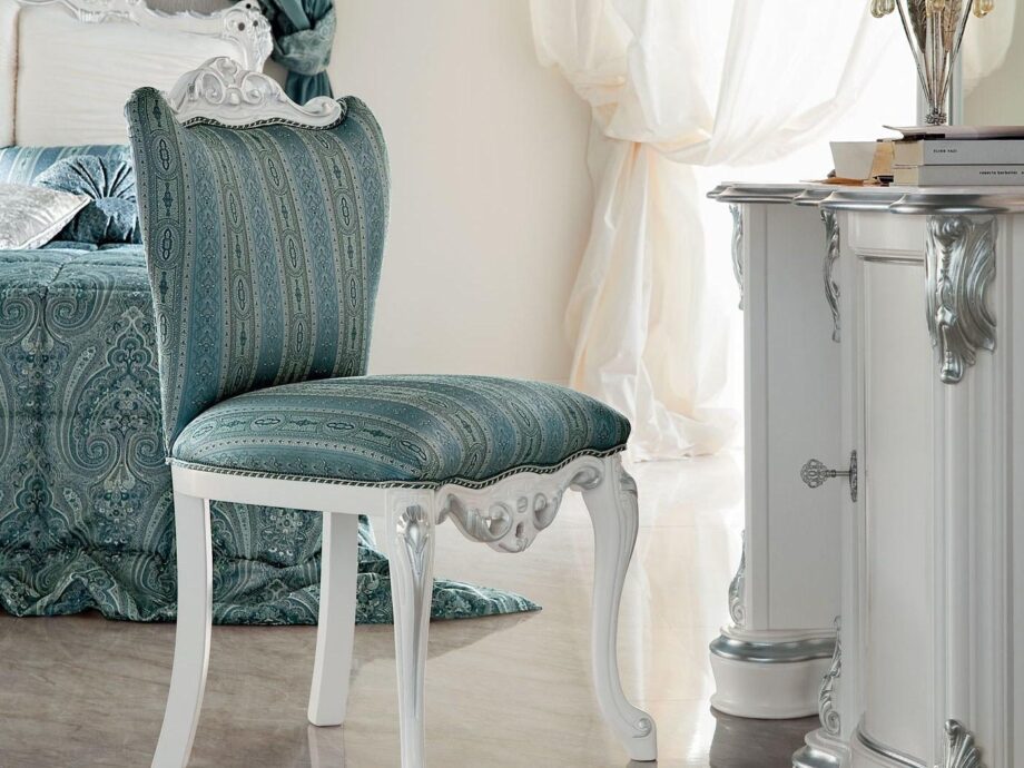 13519 chair | Modenese Gastone. Elegant baroque-style chair blending heritage charm with modern detailing, offering opulence and luxurious comfort for interiors.