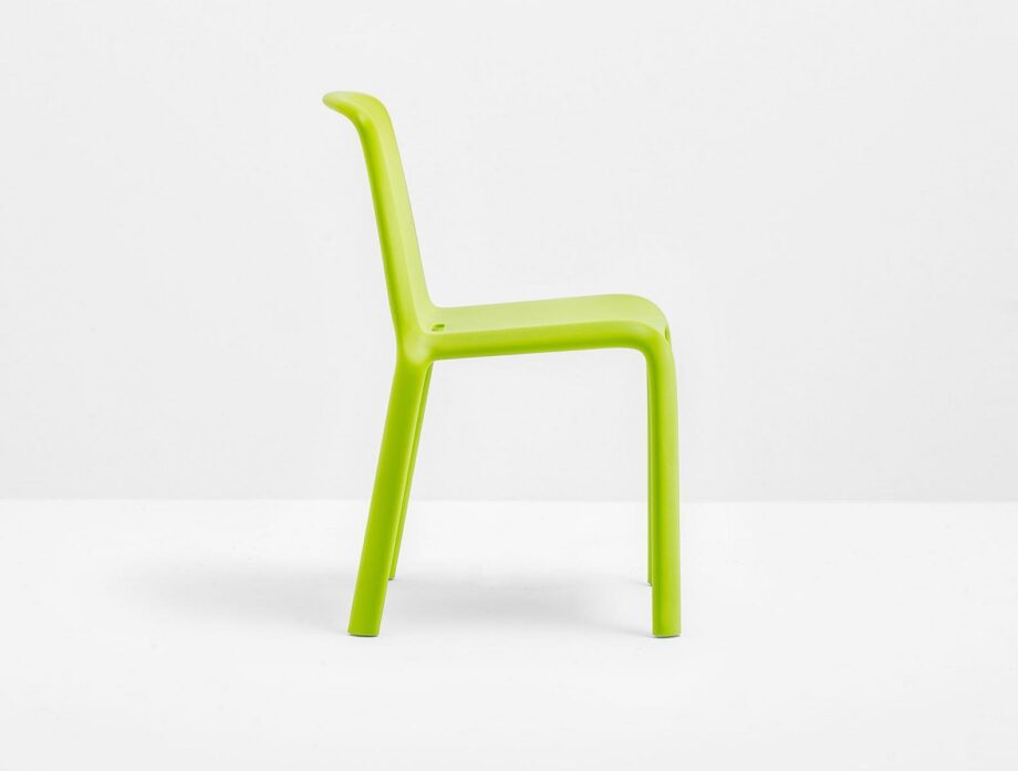 Snow 300 Outdoor chair | Pedrali. Versatile, stackable outdoor chair made of durable polypropylene. Ideal for outdoor and indoor use. Light yet sturdy design.