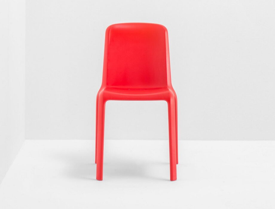 Snow 300 Outdoor chair | Pedrali. Versatile, stackable outdoor chair made of durable polypropylene. Ideal for outdoor and indoor use. Light yet sturdy design.