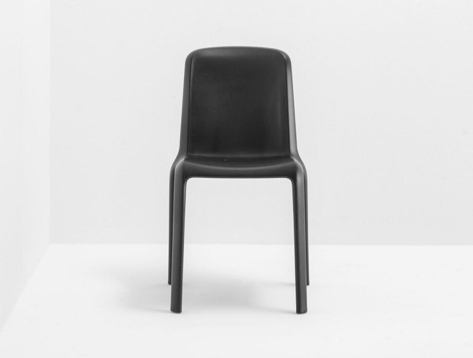 Snow 300 Outdoor chair | Pedrali. Versatile, stackable outdoor chair made of durable polypropylene. Ideal for outdoor and indoor use. Light yet sturdy design.