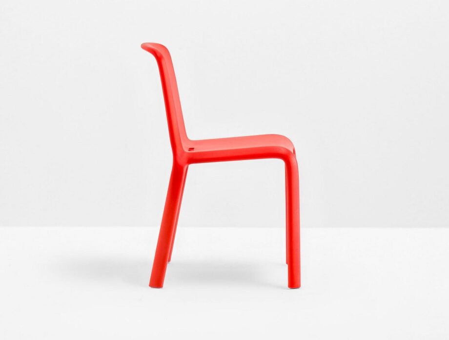 Snow 300 Outdoor chair | Pedrali. Versatile, stackable outdoor chair made of durable polypropylene. Ideal for outdoor and indoor use. Light yet sturdy design.