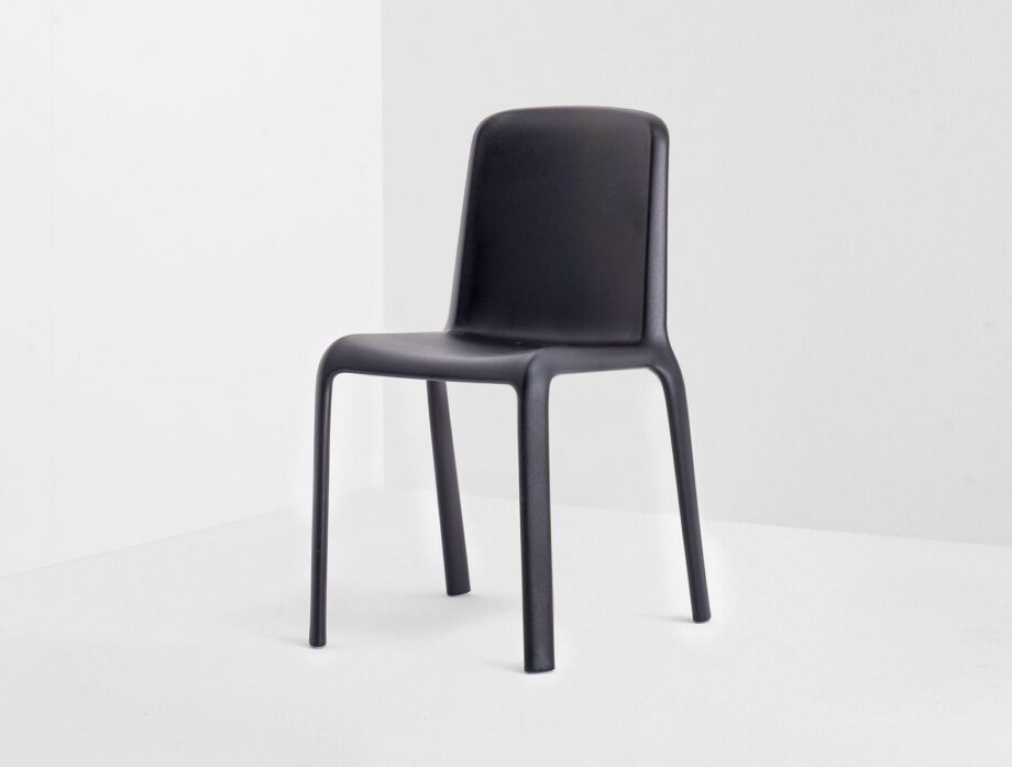 Snow 300 Outdoor chair | Pedrali. Versatile, stackable outdoor chair made of durable polypropylene. Ideal for outdoor and indoor use. Light yet sturdy design.
