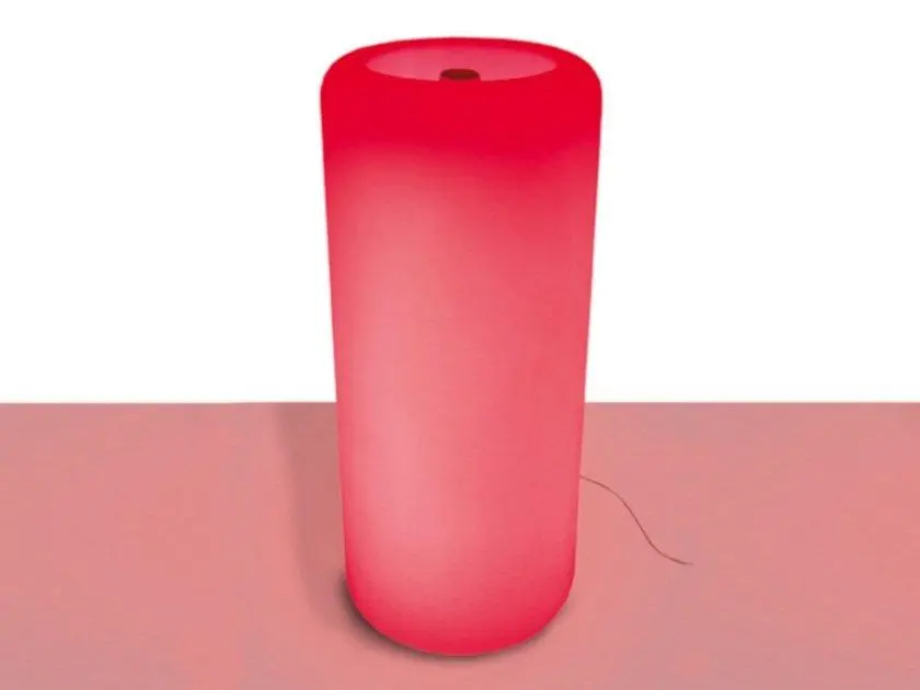 D2v2 floor lamp | Dark. Polyethylene floor lamp, D2V2, offers substantial lighting suitable for bars and restaurants, with a design reminiscent of aviation engines.