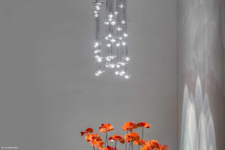 Jackie O Chandelier 6 / 9 / 12 pendant lamp | Catellani & Smith. Stylish pendant lamp with unique design, dimmable LED light source, and innovative thin blue fabric cable.