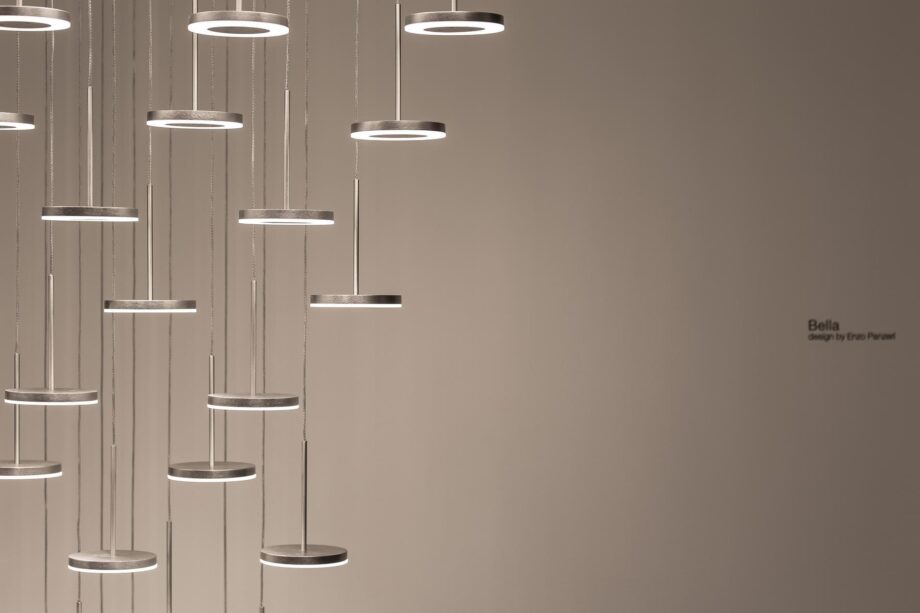 Bella pendant lamp | Panzeri. Stylish pendant lamp with adjustable head, STEP DIM technology, and multiple light settings for versatile illumination options.
