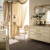 14658 mirror | Modenese Gastone. Elegant figured mirror with intricate frame design, enhances room aesthetics and functionality.
