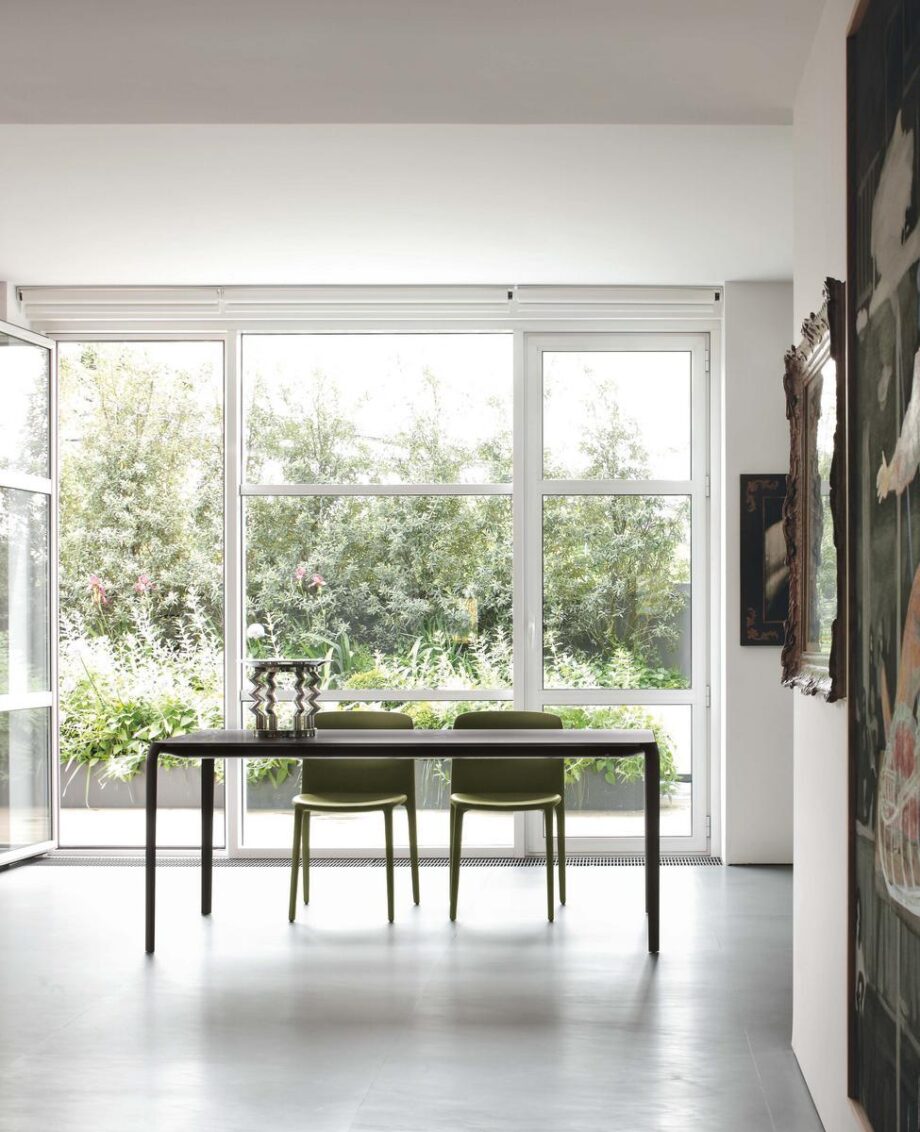 Light table | Tonin Casa. Functional and spacious table with extendable features for large gatherings, offering a sense of modernity and lightness.