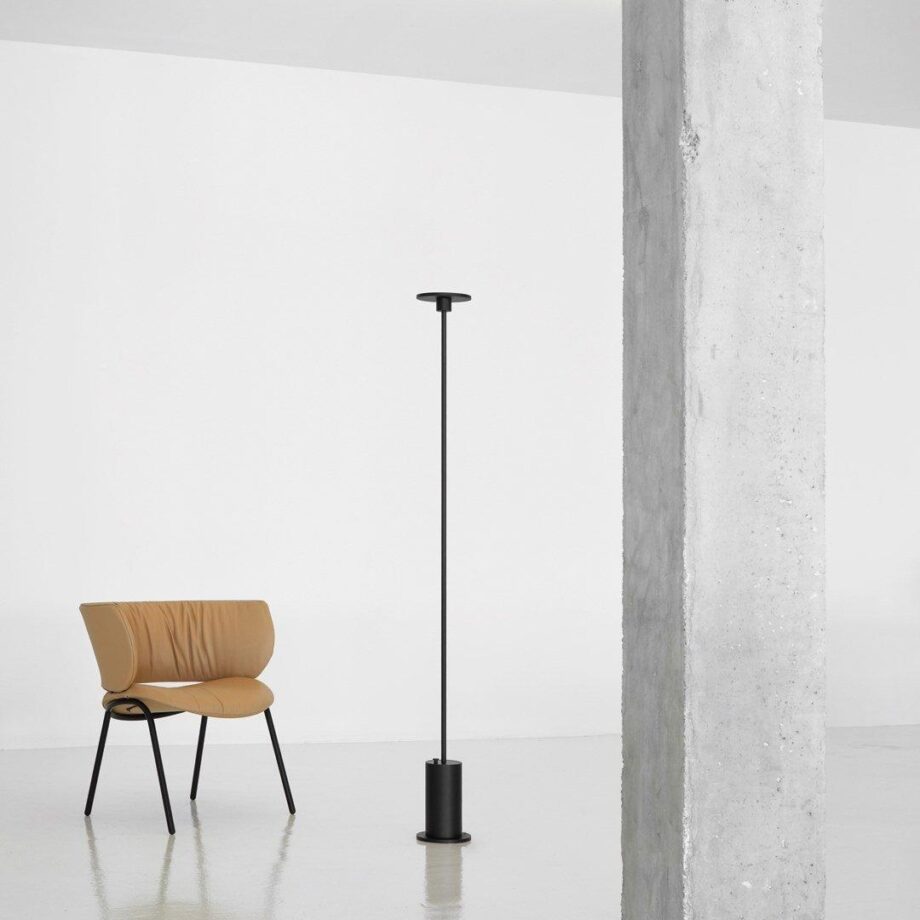 Up floor lamp | Arkoslight. Sculptural floor lamp with indirect light for a harmonious and serene ambiance.