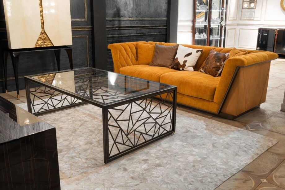 Fedro sofa | Mantellassi 1926. Three-seater sofa with quilted backrest, durable hand-scratched steel frame, and customizable options for a cosmopolitan style.