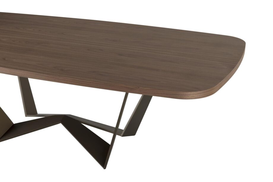 Reverse table | Tonin Casa. The Reverse table features a sinuous design with a captivating contrast between base and top for a stylish look.