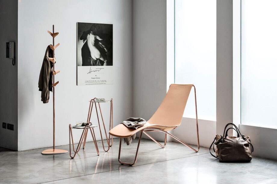 Apelle Cl chaise longue | Midj. Elegant Apelle chaise longue with durable lacquered steel structure, comfortable hide seat/backrest, and optional headrest cushion.