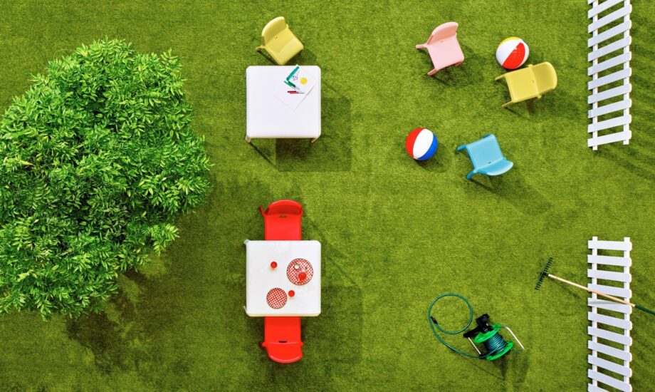 Snow 300 Outdoor chair | Pedrali. Versatile, stackable outdoor chair made of durable polypropylene. Ideal for outdoor and indoor use. Light yet sturdy design.