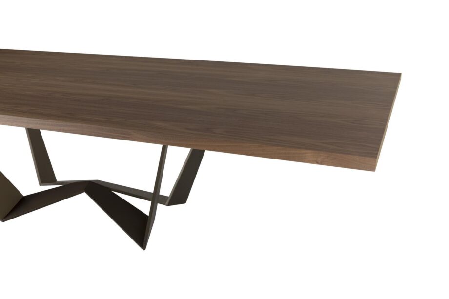 Reverse table | Tonin Casa. The Reverse table features a sinuous design with a captivating contrast between base and top for a stylish look.