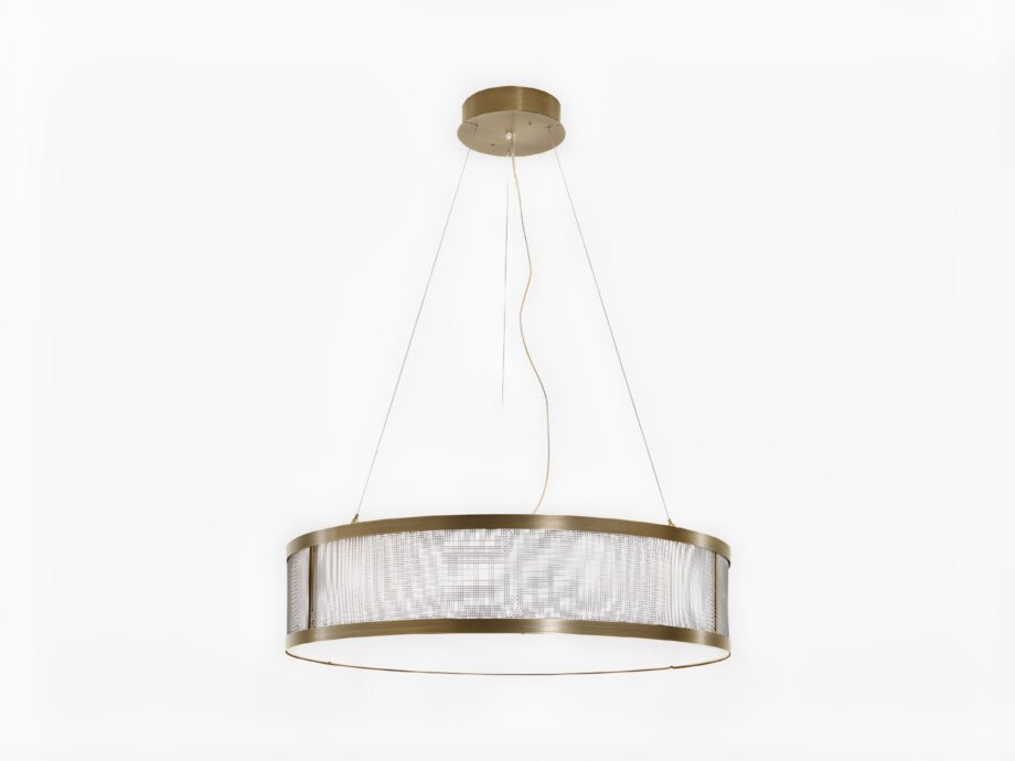 Gordon Round chandelier | DV home. A luxurious round chandelier with a metal structure, a beige fabric shade, and methacrylate diffusers, perfect for sophisticated interiors.