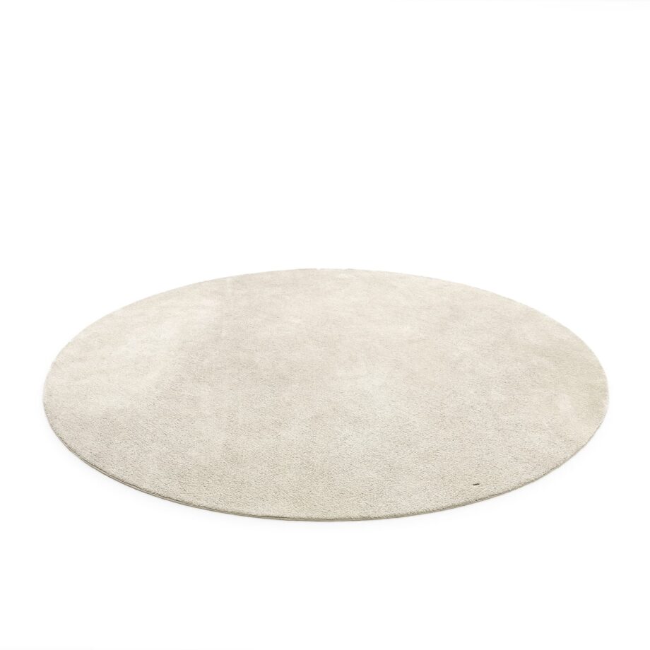 Hollywood rug | DV home. Exquisite handcrafted rug from the Hollywood collection, blending Art Deco elegance with luxurious polyamide for ultimate comfort.
