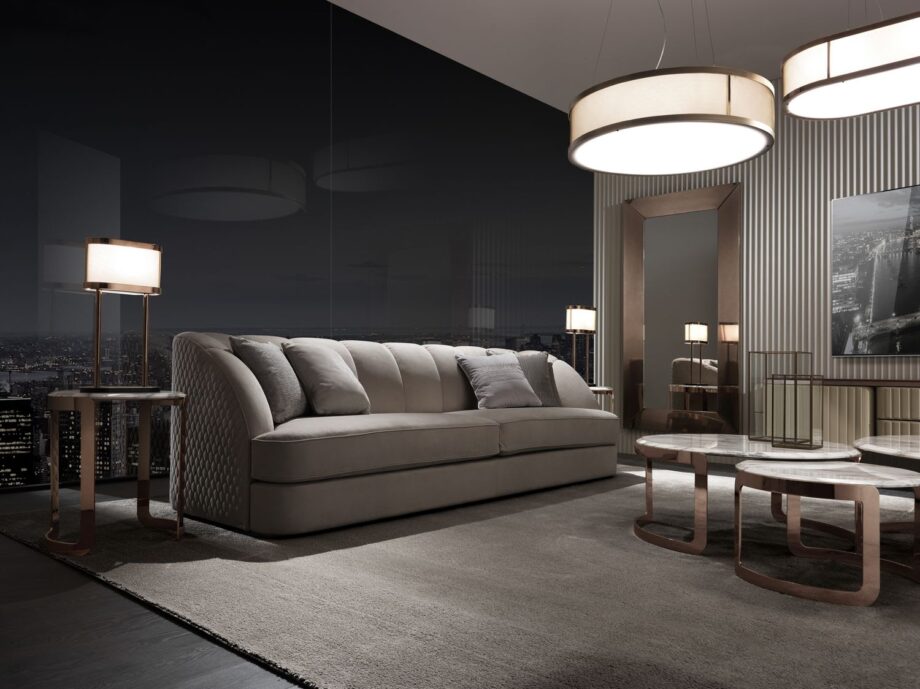 Gordon Round chandelier | DV home. A luxurious round chandelier with a metal structure, a beige fabric shade, and methacrylate diffusers, perfect for sophisticated interiors.