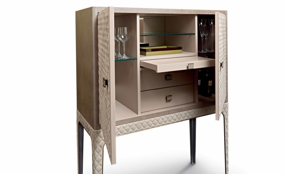 Ciry bar cabinet | Rugiano. Exquisite bar cabinet with geometric pattern, embodying modern elegance and functionality for any sophisticated space.
